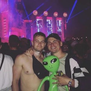 Meet your Posher, Max